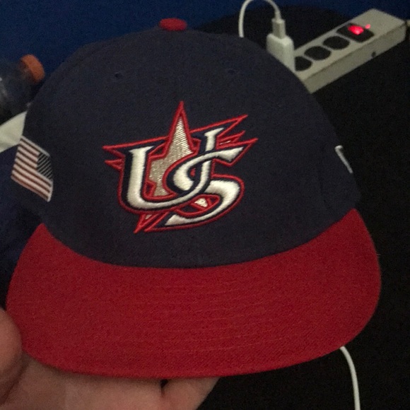 Size to small never worn - Picture 2 of 2